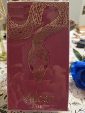 French Avenue Vulcan Baie Women's Fragrance - Pink